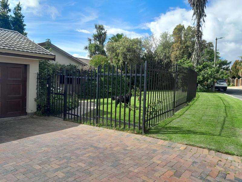 To Let 4 Bedroom Property for Rent in Sonstraal Western Cape